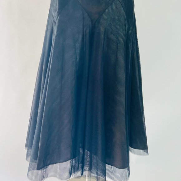 Unique 90s Vera Wang Black Tulle and Taffeta Gown - Picture 4 of 8